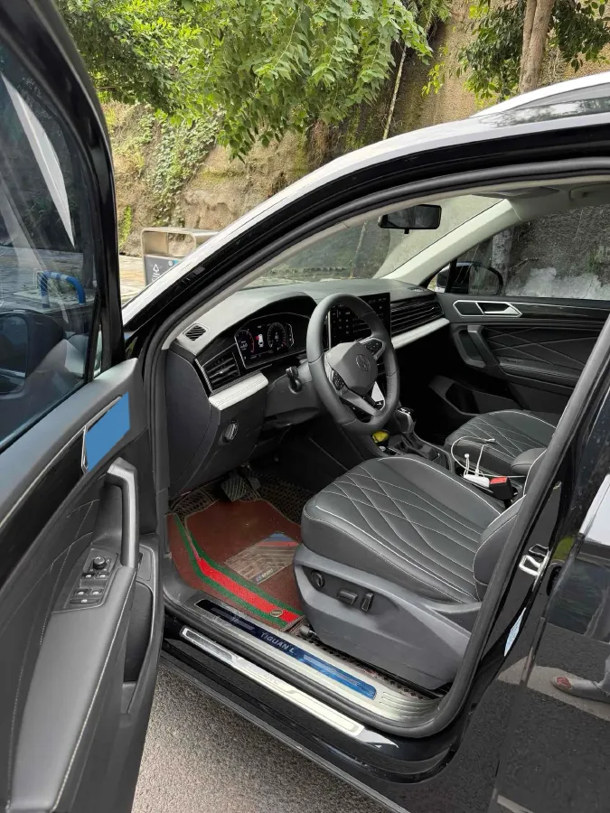 2024 Volkswagen Tiguan L 2.0T 186HP L4 7DCT,autocango,china used car exporter,china ev exporter,chinese used car exporter,chinese used ev exporter