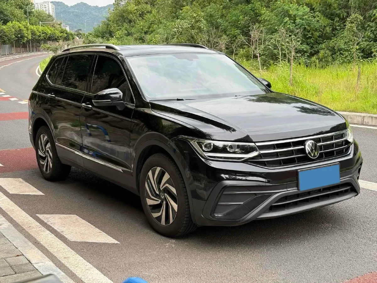2024 Volkswagen Tiguan L 2.0T 186HP L4 7DCT,autocango,china used car exporter,china ev exporter,chinese used car exporter,chinese used ev exporter