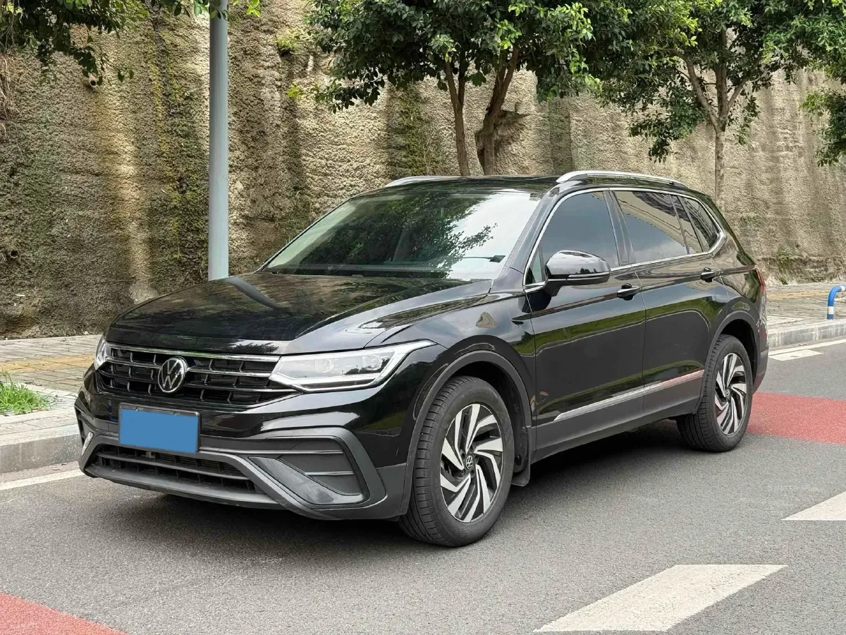 2024 Volkswagen Tiguan L 2.0T 186HP L4 7DCT,autocango,china used car exporter,china ev exporter,chinese used car exporter,chinese used ev exporter