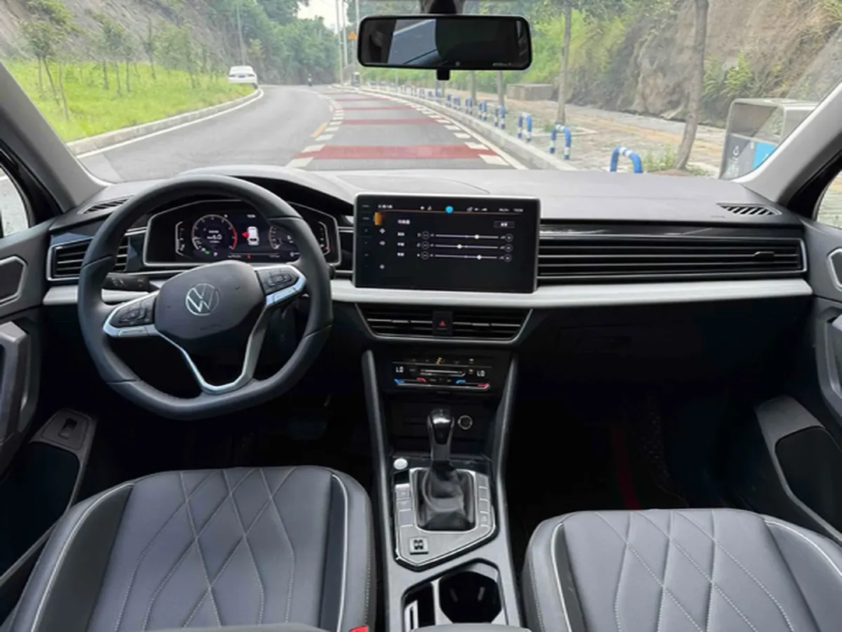 2024 Volkswagen Tiguan L 2.0T 186HP L4 7DCT,autocango,china used car exporter,china ev exporter,chinese used car exporter,chinese used ev exporter