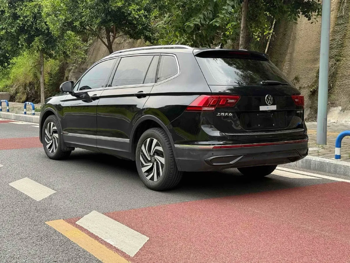 2024 Volkswagen Tiguan L 2.0T 186HP L4 7DCT,autocango,china used car exporter,china ev exporter,chinese used car exporter,chinese used ev exporter