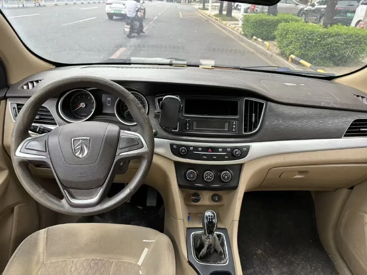 2016 BaoJun 730 1.5L 112HP L4 5MT,autocango,china used car exporter,china ev exporter,chinese used car exporter,chinese used ev exporter