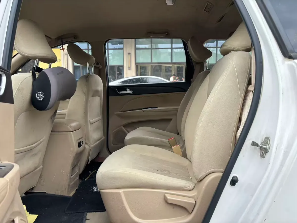 2016 BaoJun 730 1.5L 112HP L4 5MT,autocango,china used car exporter,china ev exporter,chinese used car exporter,chinese used ev exporter