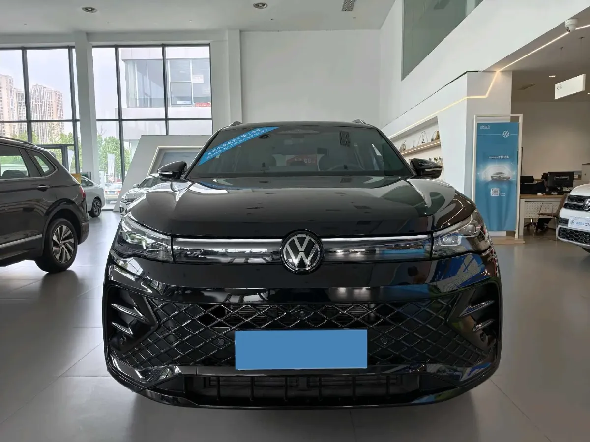 2024 Volkswagen Tiguan L 2.0T 220HP L4 7DCT,autocango,china used car exporter,china ev exporter,chinese used car exporter,chinese used ev exporter