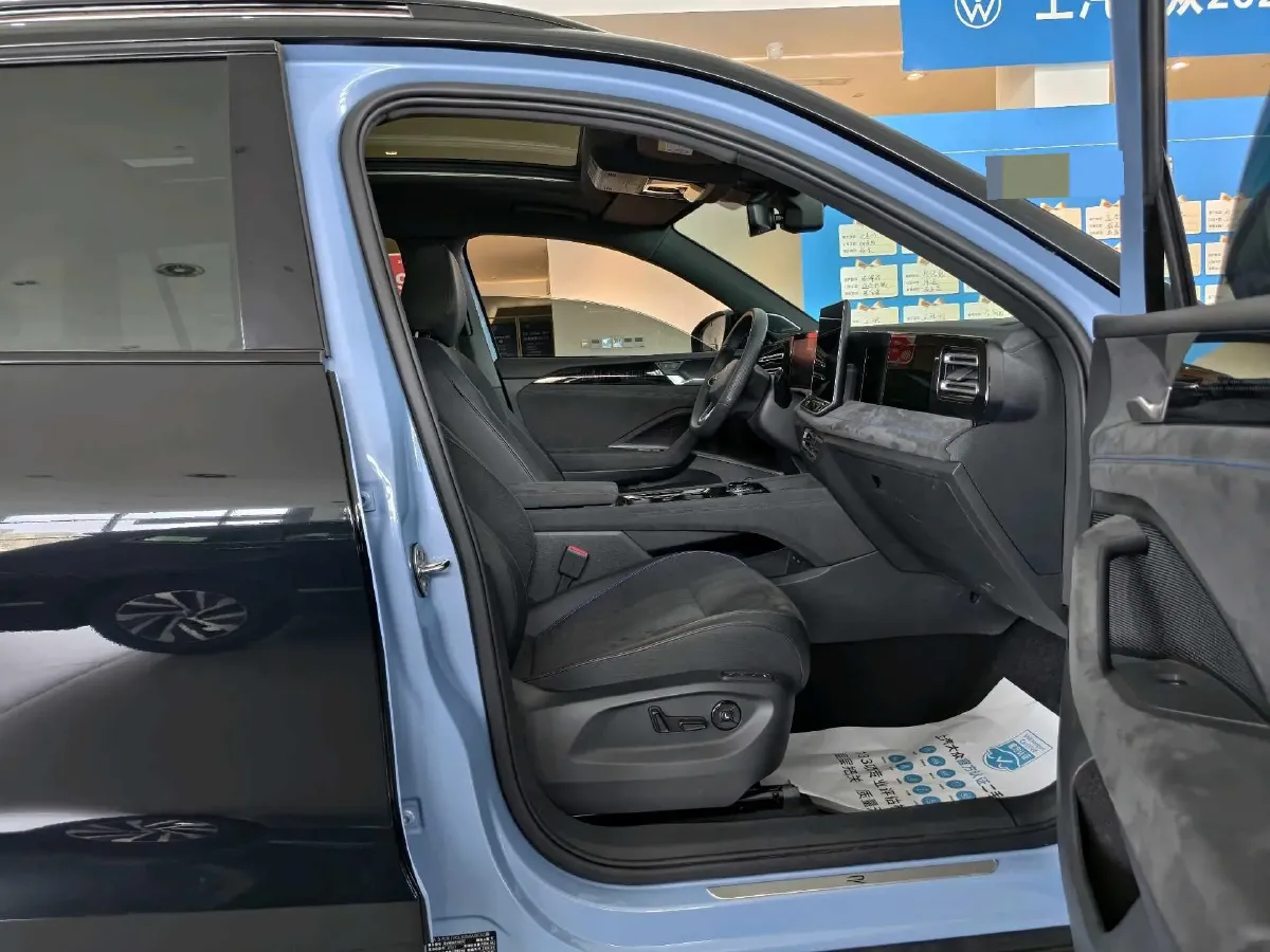 2024 Volkswagen Tiguan L 2.0T 220HP L4 7DCT,autocango,china used car exporter,china ev exporter,chinese used car exporter,chinese used ev exporter