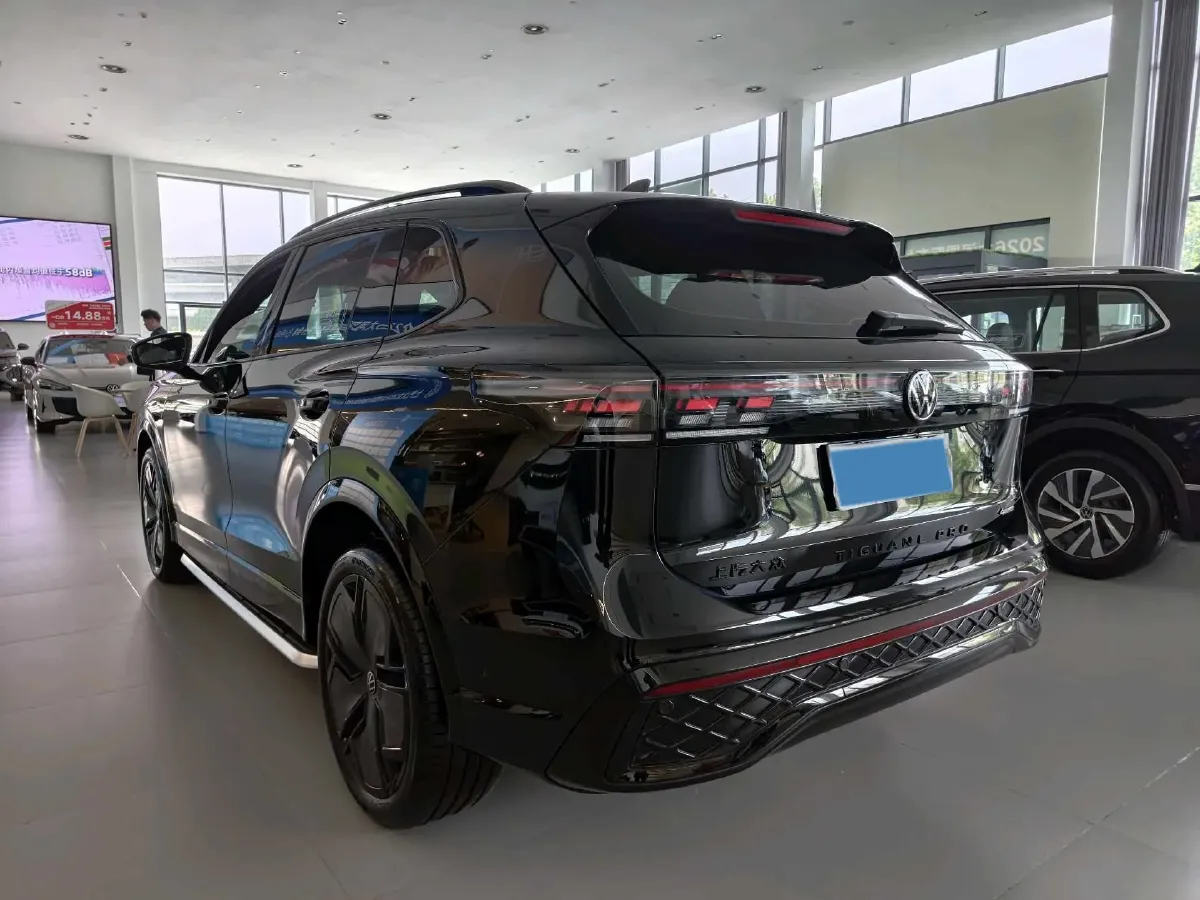2024 Volkswagen Tiguan L 2.0T 220HP L4 7DCT,autocango,china used car exporter,china ev exporter,chinese used car exporter,chinese used ev exporter