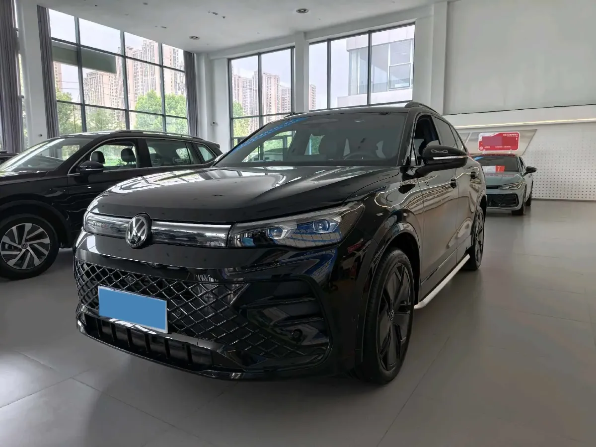 2024 Volkswagen Tiguan L 2.0T 220HP L4 7DCT,autocango,china used car exporter,china ev exporter,chinese used car exporter,chinese used ev exporter