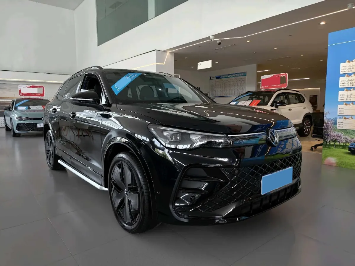2024 Volkswagen Tiguan L 2.0T 220HP L4 7DCT,autocango,china used car exporter,china ev exporter,chinese used car exporter,chinese used ev exporter