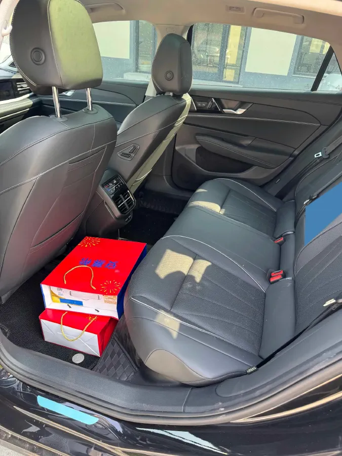 2025 Volkswagen Passat 2.0T 220HP L4 7DCT,autocango,china used car exporter,china ev exporter,chinese used car exporter,chinese used ev exporter