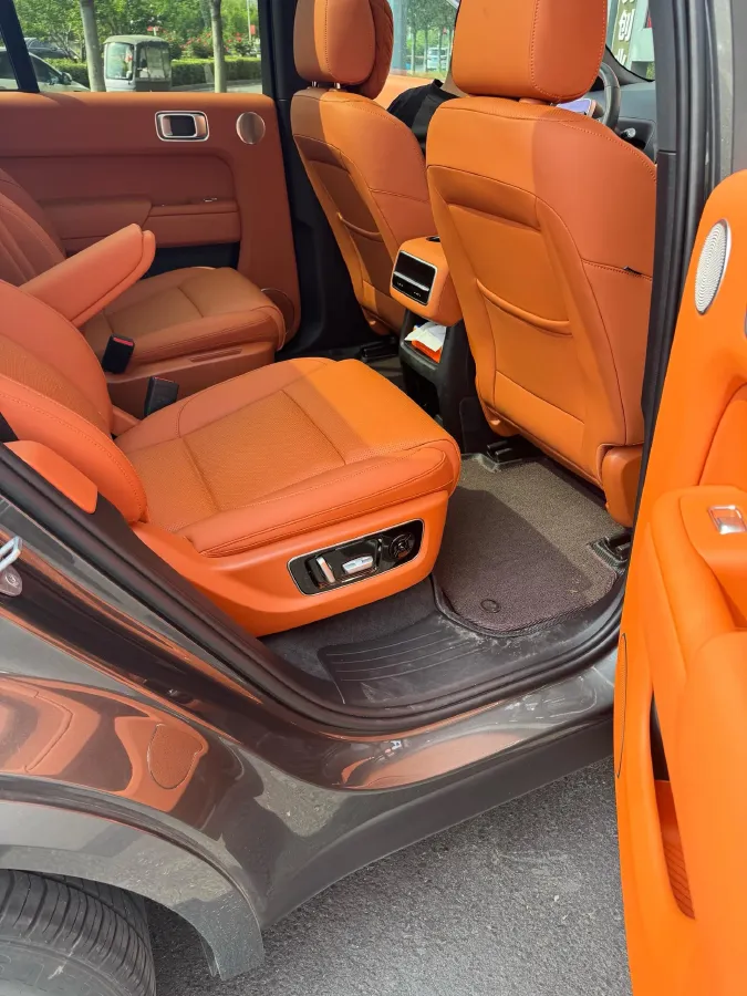 2023 Li L8 Range Extended 154HP REEV 40.9KWH,autocango,china used car exporter,china ev exporter,chinese used car exporter,chinese used ev exporter