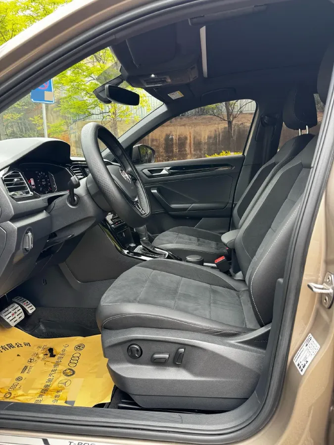 2019 Volkswagen T-Roc 1.4T 150HP L4 7DCT,autocango,china used car exporter,china ev exporter,chinese used car exporter,chinese used ev exporter