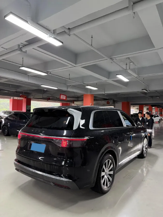 2025 AITO AITO M8 REEV 160HP REEV 53.4KWH,autocango,china used car exporter,china ev exporter,chinese used car exporter,chinese used ev exporter