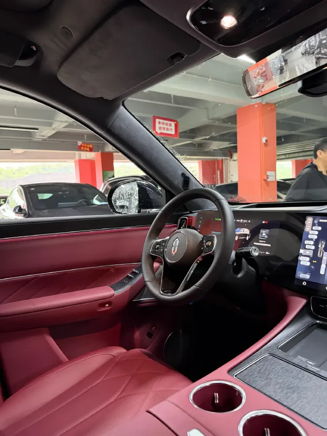 2025 AITO AITO M8 REEV 160HP REEV 53.4KWH,autocango,china used car exporter,china ev exporter,chinese used car exporter,chinese used ev exporter