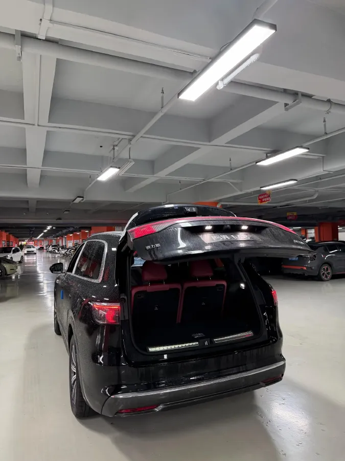 2025 AITO AITO M8 REEV 160HP REEV 53.4KWH,autocango,china used car exporter,china ev exporter,chinese used car exporter,chinese used ev exporter