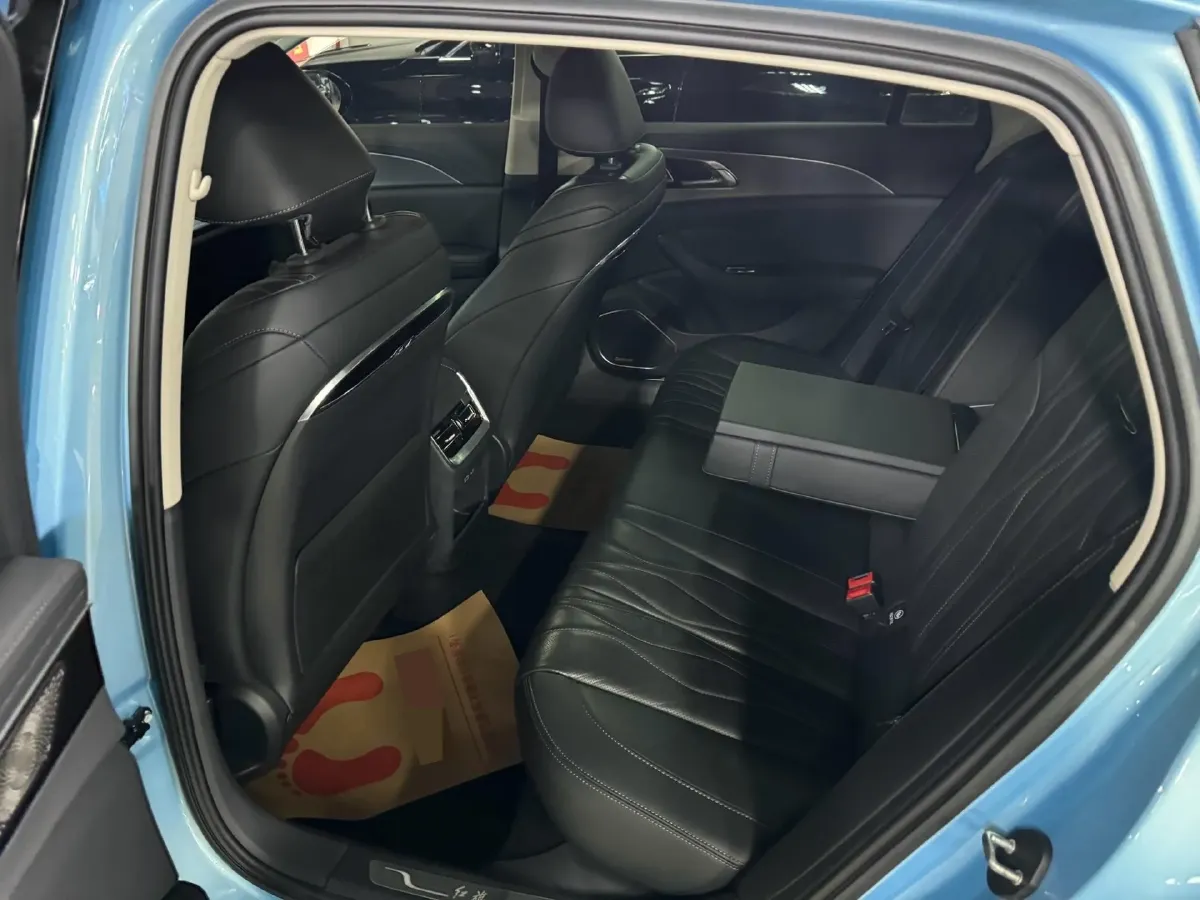 2023 HongQi H5 2.0T 224HP L4 8AT,autocango,china used car exporter,china ev exporter,chinese used car exporter,chinese used ev exporter