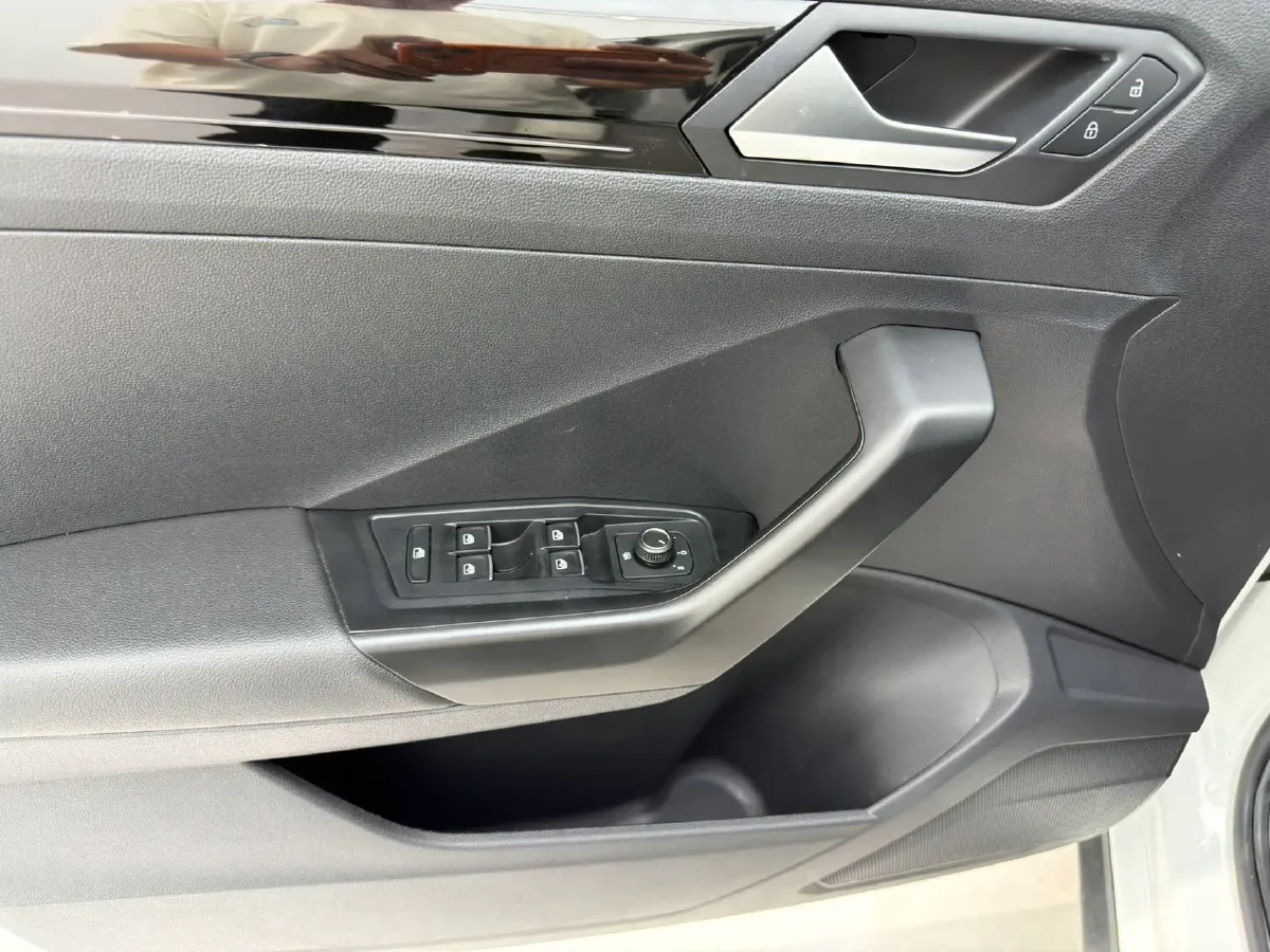 2022 Volkswagen T-Roc 1.4T 150HP L4 7DCT,autocango,china used car exporter,china ev exporter,chinese used car exporter,chinese used ev exporter