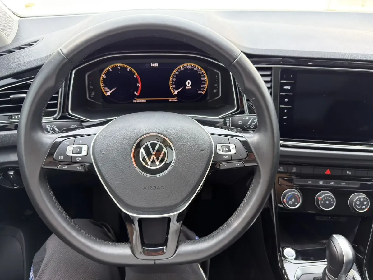 2022 Volkswagen T-Roc 1.4T 150HP L4 7DCT,autocango,china used car exporter,china ev exporter,chinese used car exporter,chinese used ev exporter