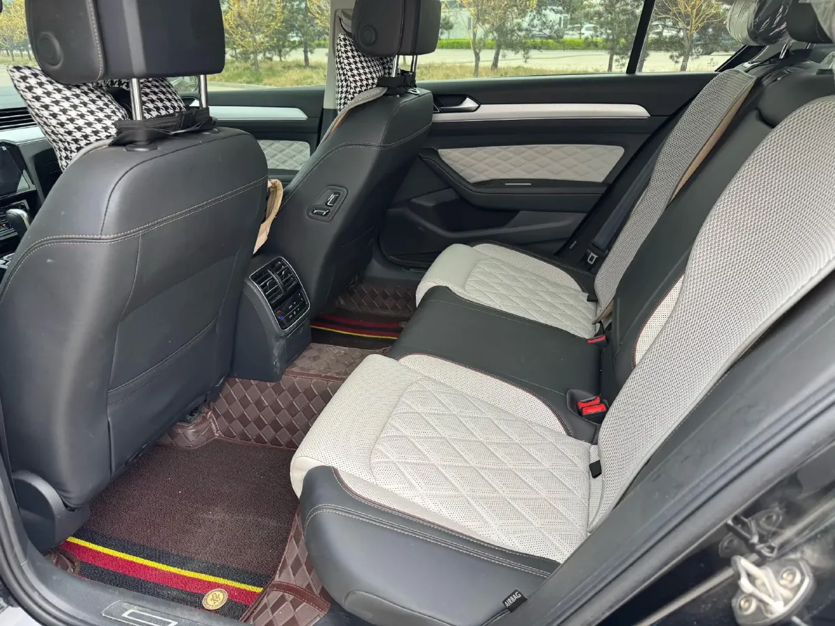 2023 Volkswagen Magotan 2.0T 186HP L4 7DCT,autocango,china used car exporter,china ev exporter,chinese used car exporter,chinese used ev exporter