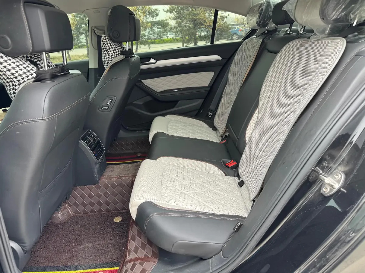 2023 Volkswagen Magotan 2.0T 186HP L4 7DCT,autocango,china used car exporter,china ev exporter,chinese used car exporter,chinese used ev exporter