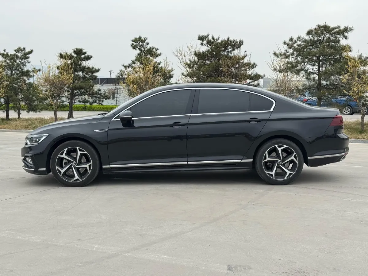 2023 Volkswagen Magotan 2.0T 186HP L4 7DCT,autocango,china used car exporter,china ev exporter,chinese used car exporter,chinese used ev exporter