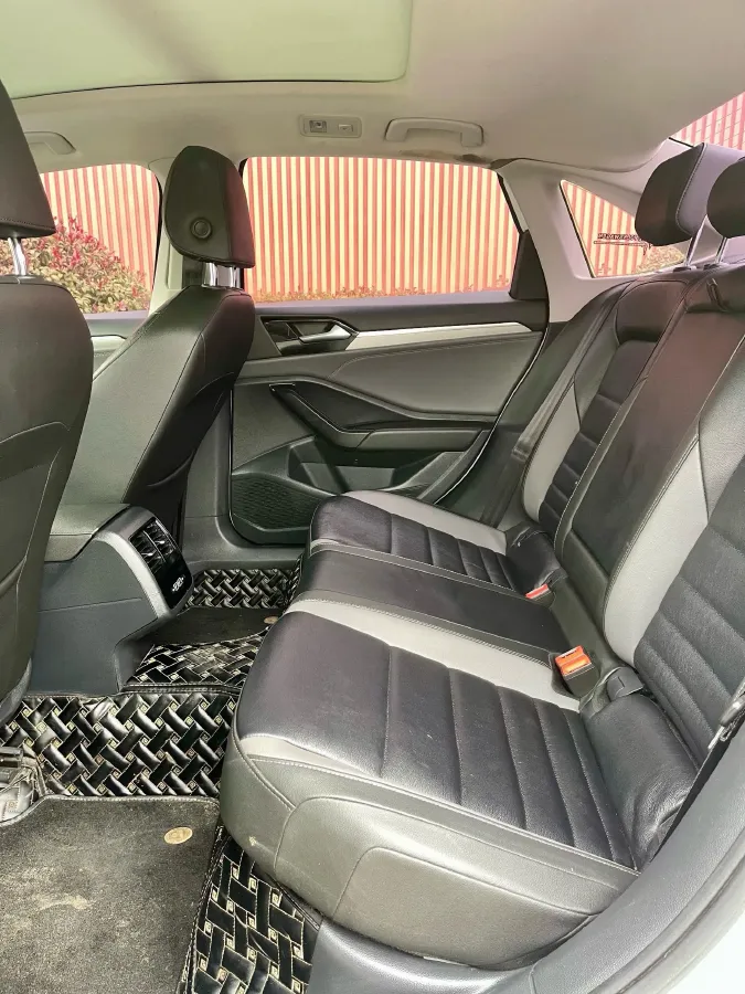 2019 Jeep Renegade 1.3T 173HP L4 7DCT,autocango,china used car exporter,china ev exporter,chinese used car exporter,chinese used ev exporter