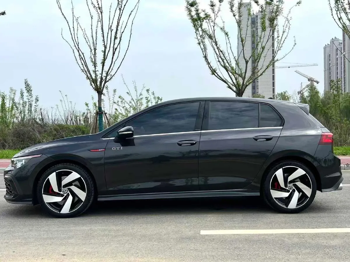 2023 Volkswagen GolfGTI 2.0T 220HP L4 7DCT,autocango,china used car exporter,china ev exporter,chinese used car exporter,chinese used ev exporter