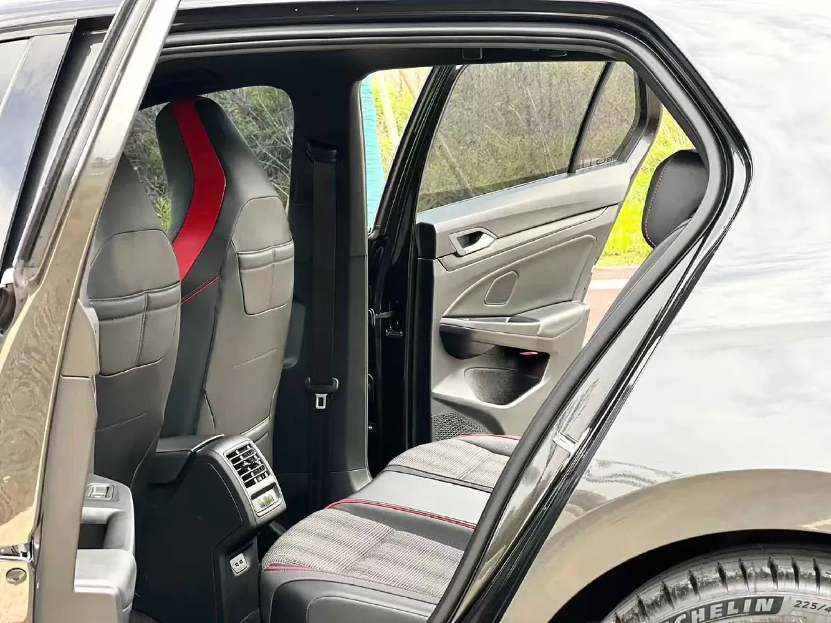 2023 Volkswagen GolfGTI 2.0T 220HP L4 7DCT,autocango,china used car exporter,china ev exporter,chinese used car exporter,chinese used ev exporter