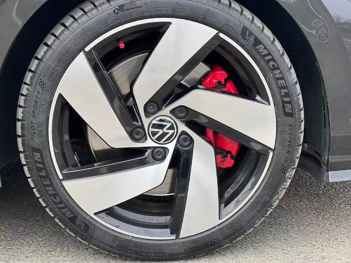 2023 Volkswagen GolfGTI 2.0T 220HP L4 7DCT,autocango,china used car exporter,china ev exporter,chinese used car exporter,chinese used ev exporter