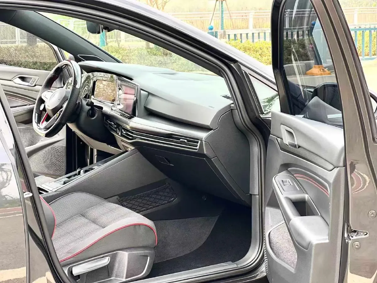 2023 Volkswagen GolfGTI 2.0T 220HP L4 7DCT,autocango,china used car exporter,china ev exporter,chinese used car exporter,chinese used ev exporter