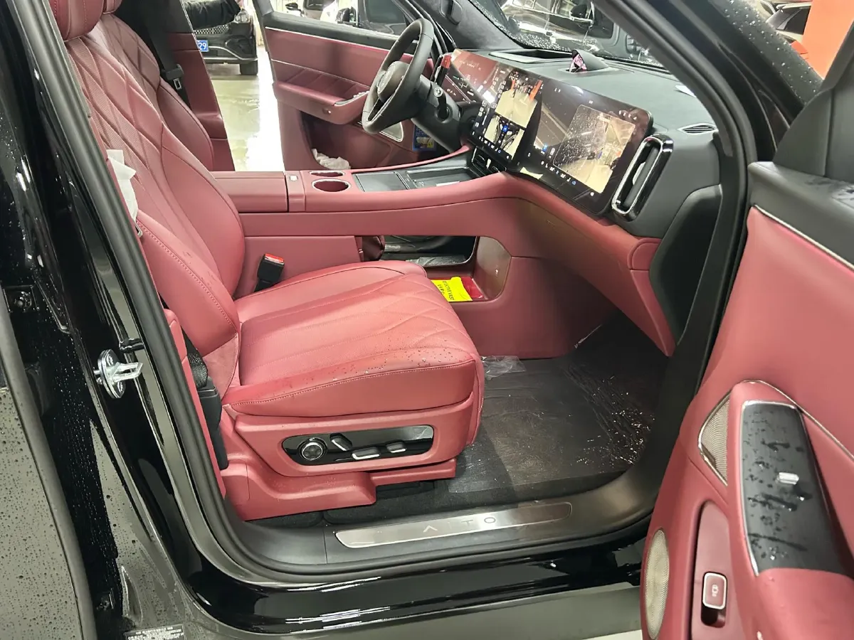 2025 AITO AITO M8 REEV 160HP REEV 53.4KWH,autocango,china used car exporter,china ev exporter,chinese used car exporter,chinese used ev exporter