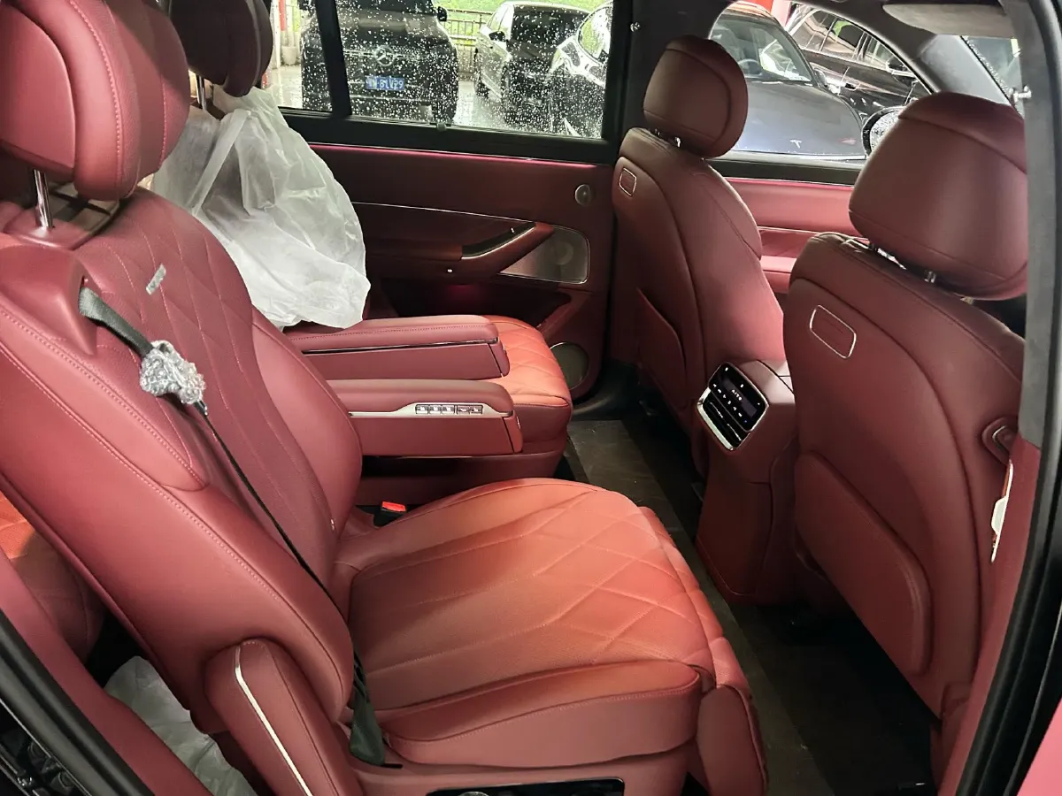 2025 AITO AITO M8 REEV 160HP REEV 53.4KWH,autocango,china used car exporter,china ev exporter,chinese used car exporter,chinese used ev exporter