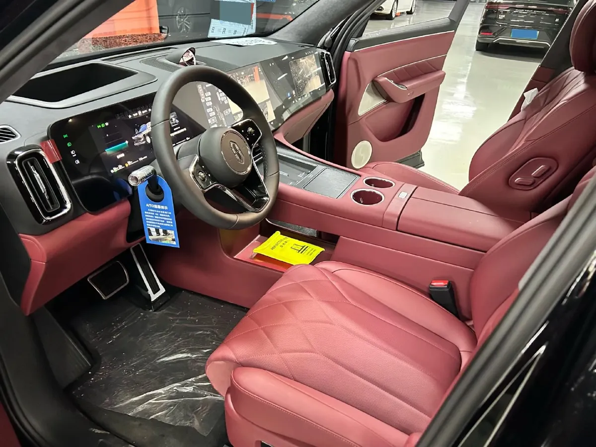 2025 AITO AITO M8 REEV 160HP REEV 53.4KWH,autocango,china used car exporter,china ev exporter,chinese used car exporter,chinese used ev exporter