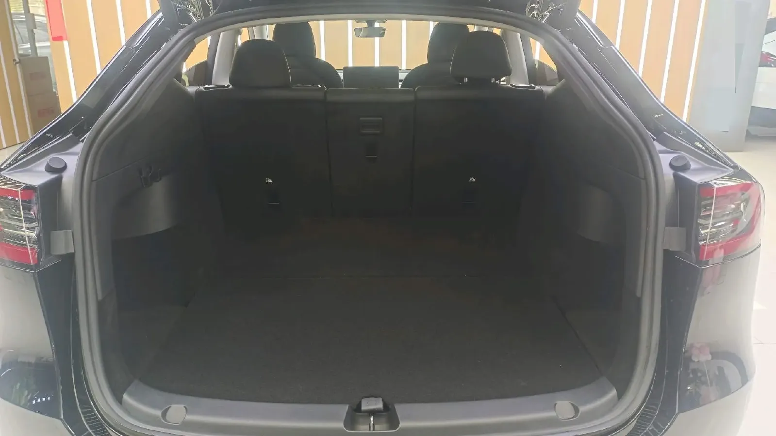 2022 Tesla Model Y BEV 60KWH,autocango,china used car exporter,china ev exporter,chinese used car exporter,chinese used ev exporter