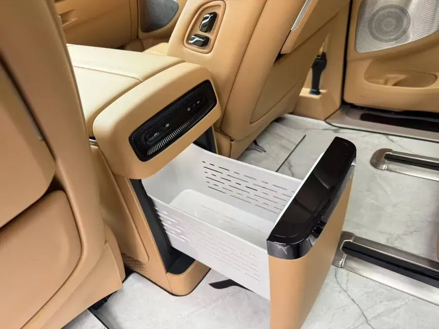 2025 Voyah Dream 1.5T 150HP L4 PHEV 41.7KWH,autocango,china used car exporter,china ev exporter,chinese used car exporter,chinese used ev exporter