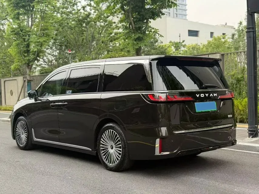 2025 Voyah Dream 1.5T 150HP L4 PHEV 41.7KWH,autocango,china used car exporter,china ev exporter,chinese used car exporter,chinese used ev exporter