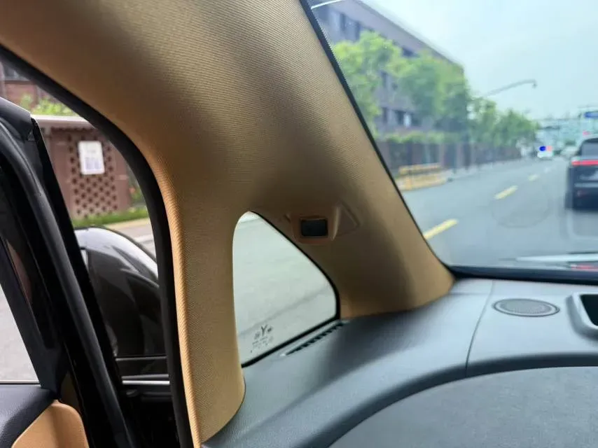 2025 Voyah Dream 1.5T 150HP L4 PHEV 41.7KWH,autocango,china used car exporter,china ev exporter,chinese used car exporter,chinese used ev exporter