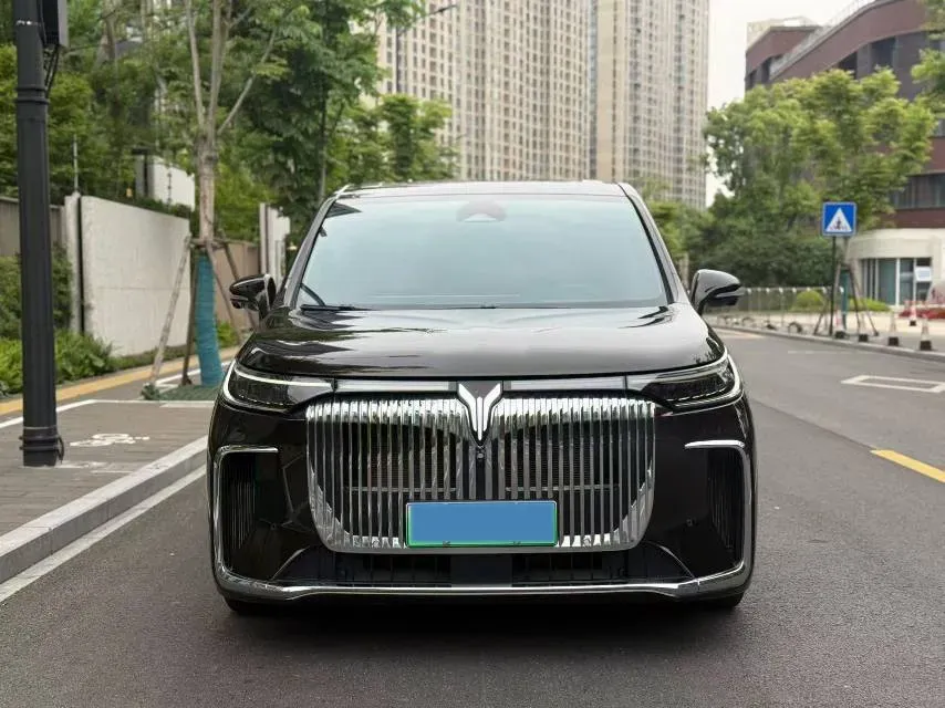 2025 Voyah Dream 1.5T 150HP L4 PHEV 41.7KWH,autocango,china used car exporter,china ev exporter,chinese used car exporter,chinese used ev exporter