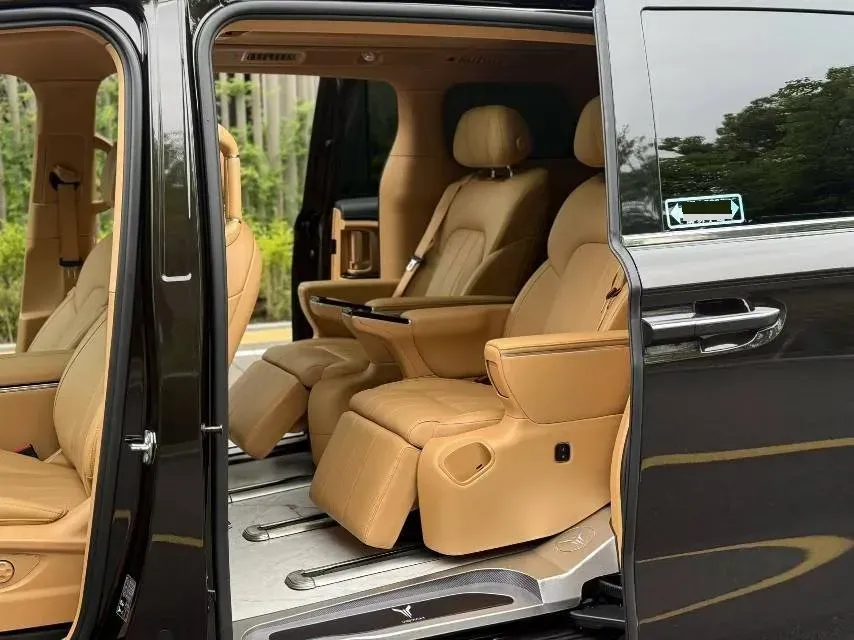 2025 Voyah Dream 1.5T 150HP L4 PHEV 41.7KWH,autocango,china used car exporter,china ev exporter,chinese used car exporter,chinese used ev exporter