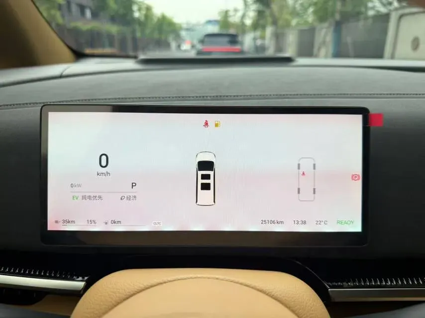 2025 Voyah Dream 1.5T 150HP L4 PHEV 41.7KWH,autocango,china used car exporter,china ev exporter,chinese used car exporter,chinese used ev exporter