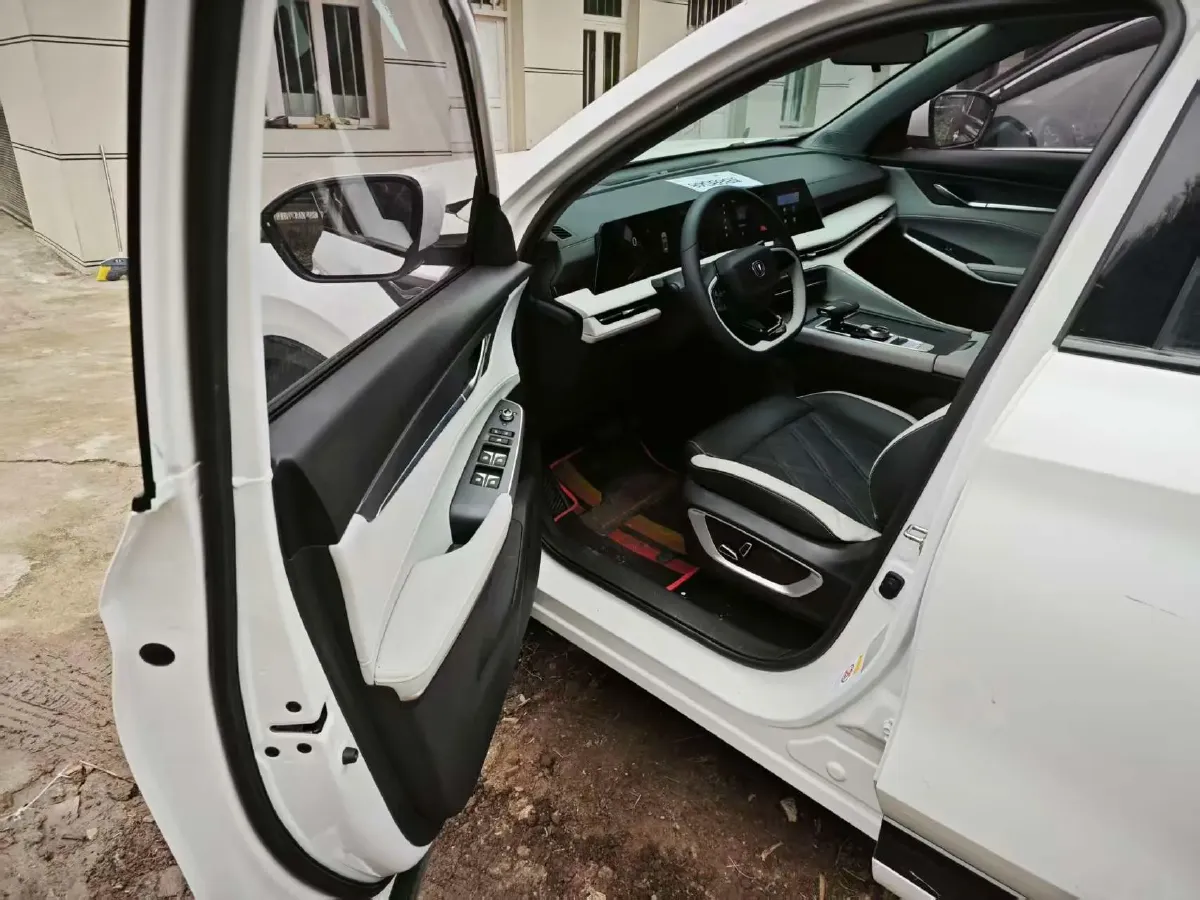 2023 ChangAn CS75 Plus 1.5T 188HP L4 8AT,autocango,china used car exporter,china ev exporter,chinese used car exporter,chinese used ev exporter