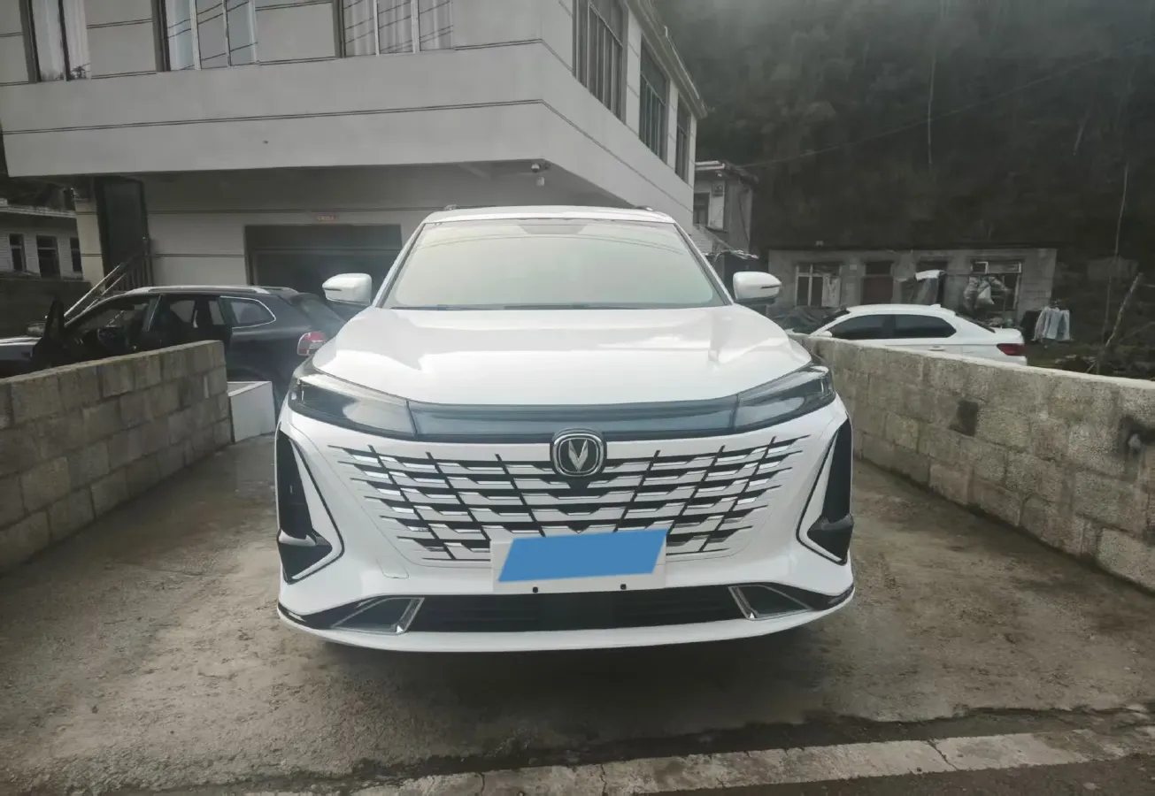 2023 ChangAn CS75 Plus 1.5T 188HP L4 8AT,autocango,china used car exporter,china ev exporter,chinese used car exporter,chinese used ev exporter