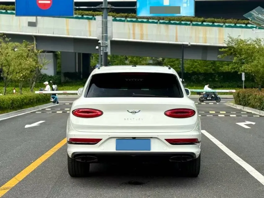 2022 Bentley Bentayga 4.0T 550HP V8 8AT,autocango,china used car exporter,china ev exporter,chinese used car exporter,chinese used ev exporter
