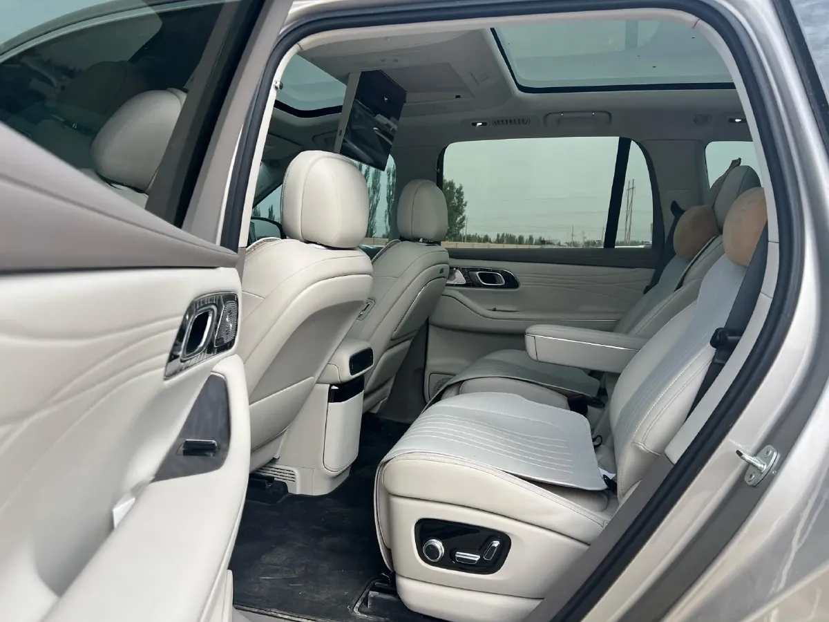 2025 Volkswagen Tiguan L 2.0T 220HP L4 7DCT,autocango,china used car exporter,china ev exporter,chinese used car exporter,chinese used ev exporter