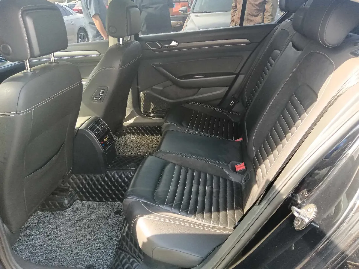 2020 Volkswagen Magotan 2.0T 186HP L4 7DCT,autocango,china used car exporter,china ev exporter,chinese used car exporter,chinese used ev exporter