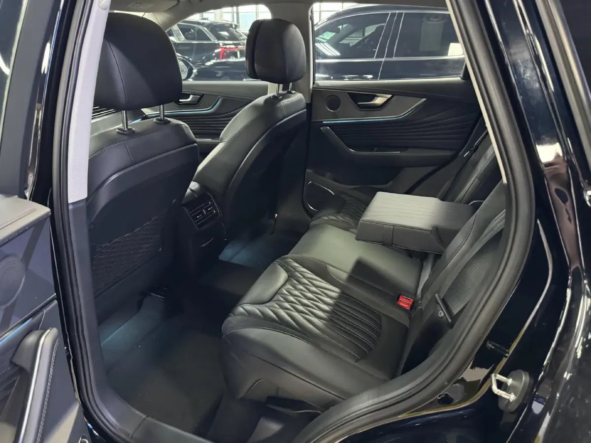 2023 HongQi HS5 2.0T 252HP L4 8AT,autocango,china used car exporter,china ev exporter,chinese used car exporter,chinese used ev exporter