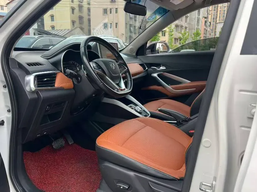 2017 HaiMa S5 Young Edition 1.6L 122HP L4 5MT,autocango,china used car exporter,china ev exporter,chinese used car exporter,chinese used ev exporter