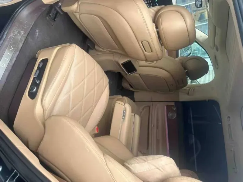 2025 AITO AITO M9 REEV 160HP REEV 52KWH,autocango,china used car exporter,china ev exporter,chinese used car exporter,chinese used ev exporter