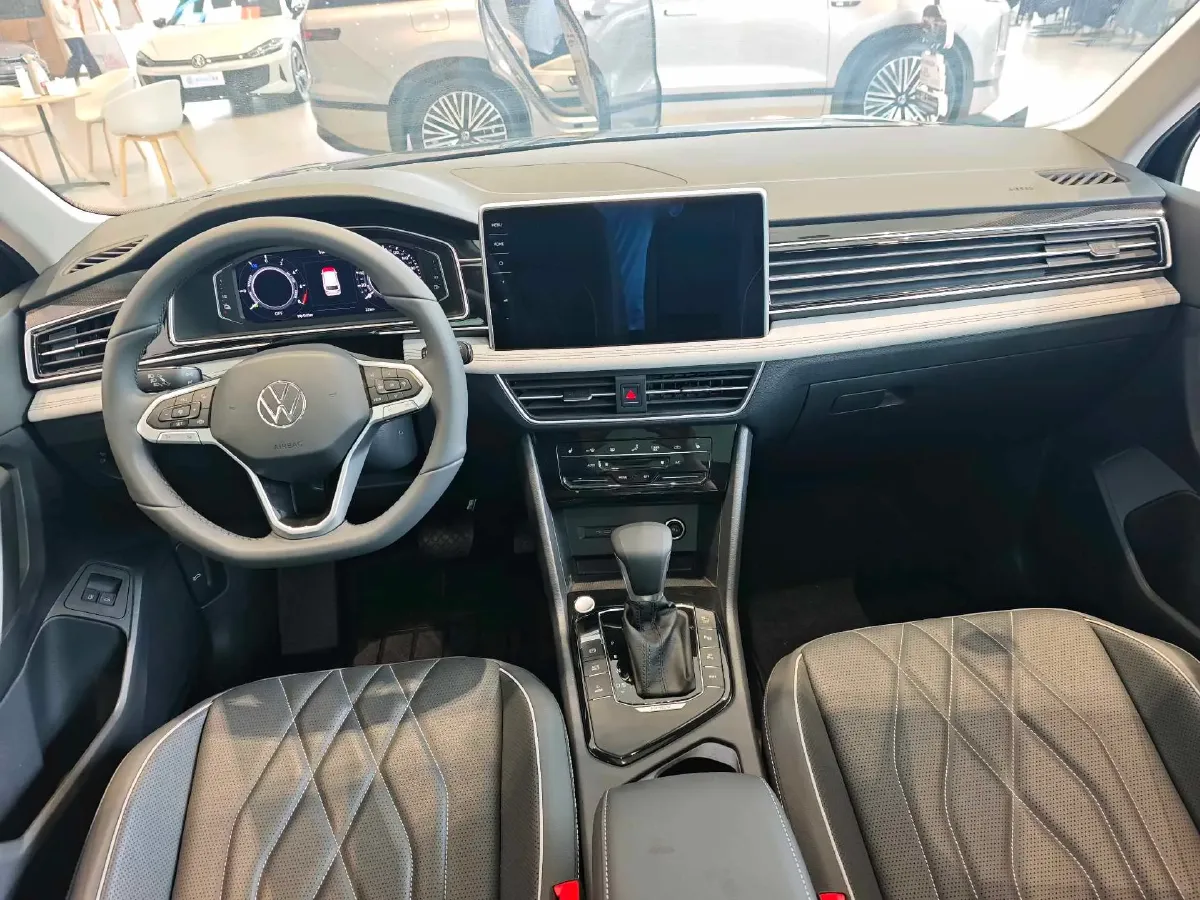 2023 Volkswagen Tiguan L 1.4T 150HP L4 6DCT PHEV 13KWH,autocango,china used car exporter,china ev exporter,chinese used car exporter,chinese used ev exporter