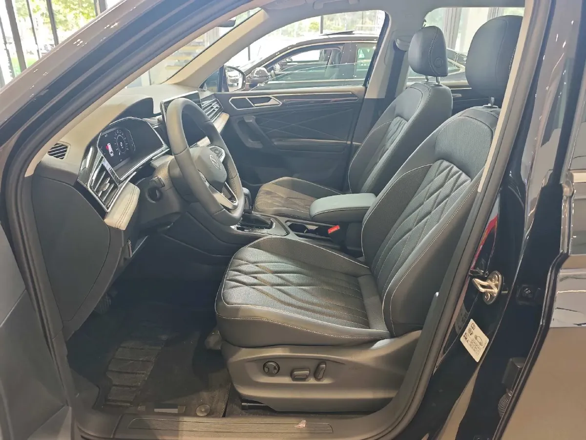 2023 Volkswagen Tiguan L 1.4T 150HP L4 6DCT PHEV 13KWH,autocango,china used car exporter,china ev exporter,chinese used car exporter,chinese used ev exporter