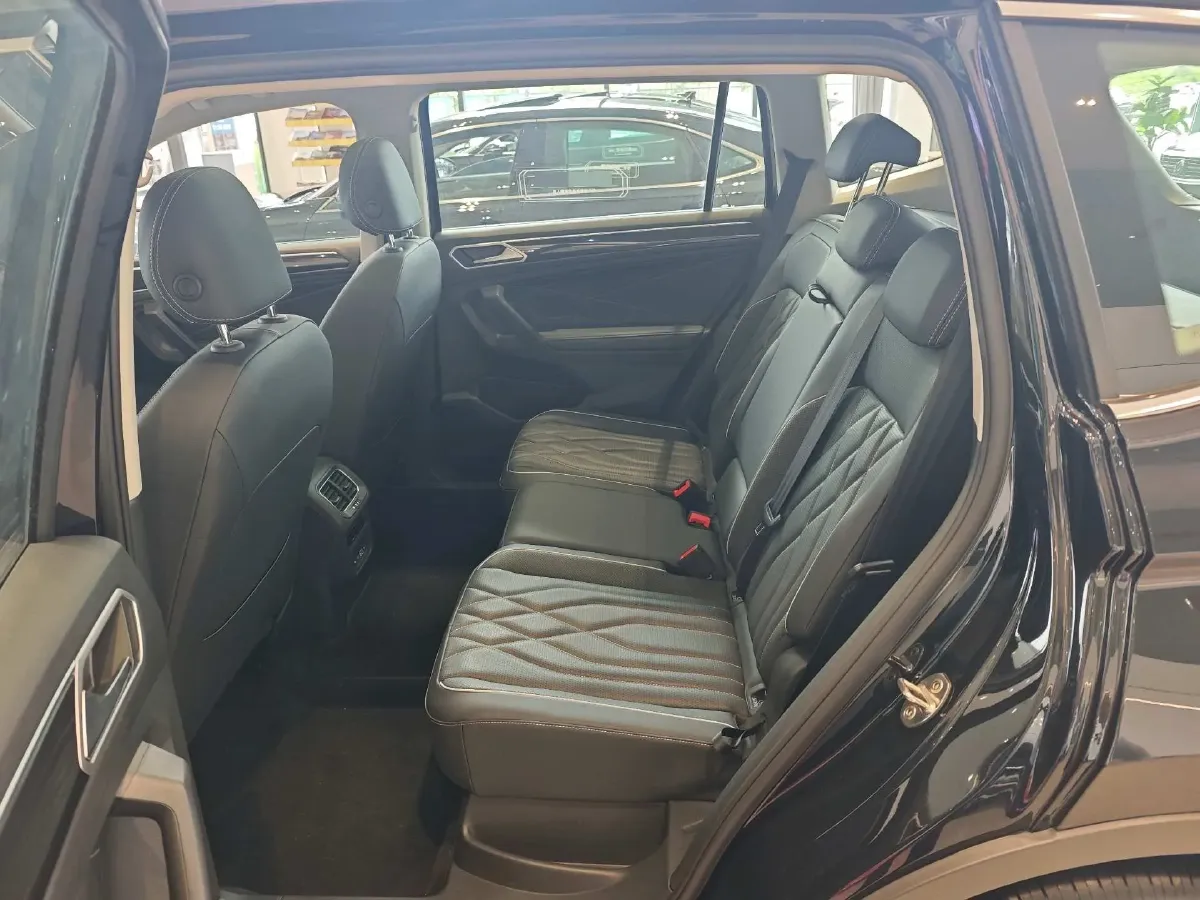 2023 Volkswagen Tiguan L 1.4T 150HP L4 6DCT PHEV 13KWH,autocango,china used car exporter,china ev exporter,chinese used car exporter,chinese used ev exporter